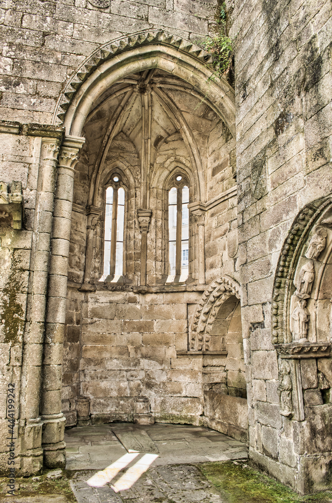 Antigua capilla en las ruinas del convento de San Domingos en Pontevedra, España