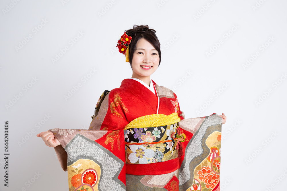振袖(着物)を着る若い日本人女性モデル 振袖(着物)を着る若い日本人女性モデル