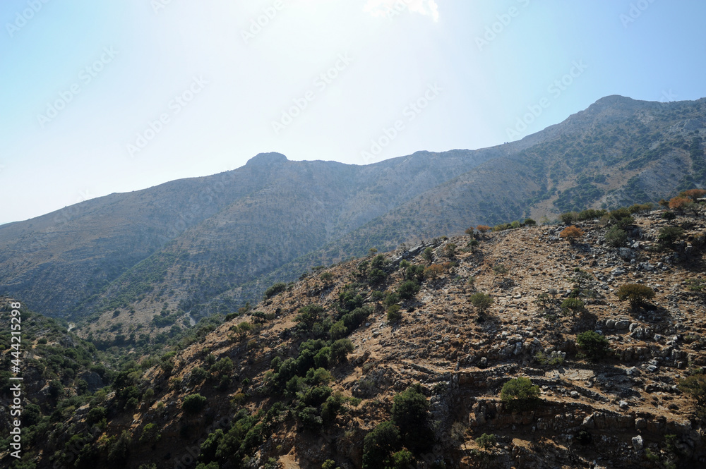 Le mont Tsivi vu depuis le belvédère d'Ano Amygdali près du plateau du Lassithi en Crète