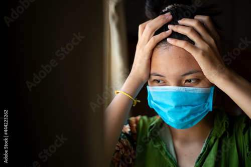 Cuadro en lienzo Worried, scare, panicked Asia woman in medical mask, concerned about virus corona pandemic illness, paranoid of pandemic