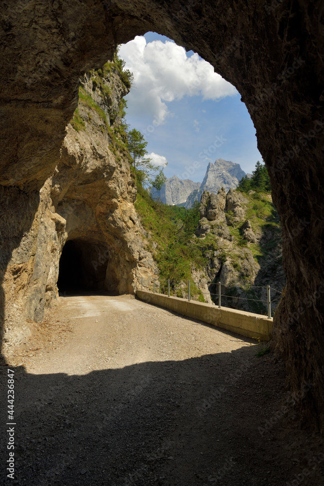 Blick aus dem Tunnel ins Kaisertal bei Kufstein