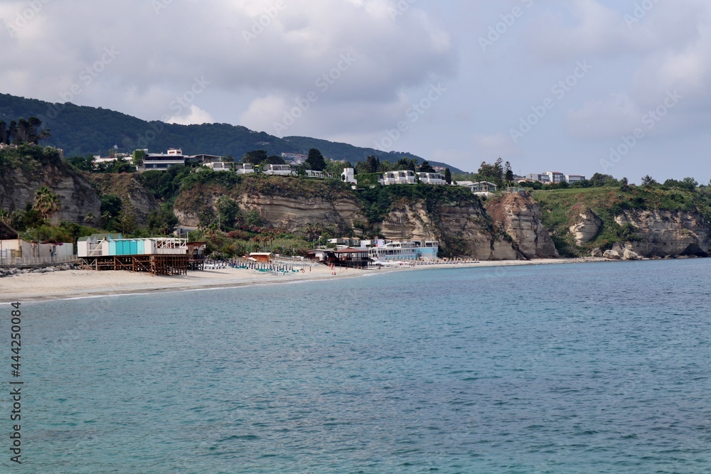 Naklejka premium Tropea - Costiera del Mare Grande dagli Scogli dei Missaggi