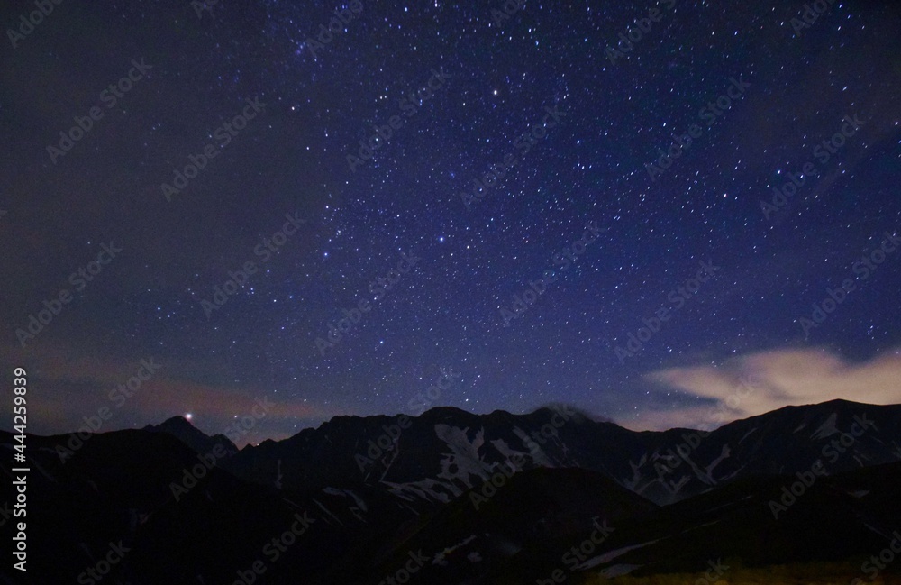 Naklejka premium 立山連峰 満天の星空