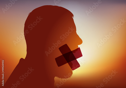 Concept de la liberté d’expression et de la censure, avec un homme dont la bouche est recouvert d’un sparadrap pour l’empêcher de parler.