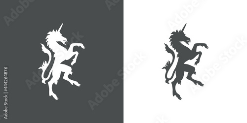 Logo heráldica con silueta de caballo unicornio medieval de pie en fondo gris y fondo blanco