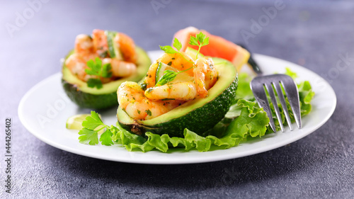 Fototapeta Naklejka Na Ścianę i Meble -  avocado salad with fried shrimp