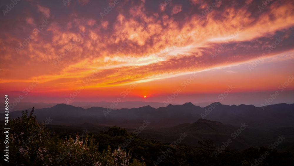 Obraz premium sunset over the mountains