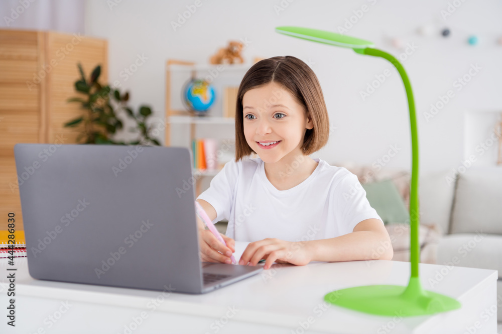 Photo portrait little girl writing learning with laptop online lesson Photo portrait little girl writing learning with laptop online lesson