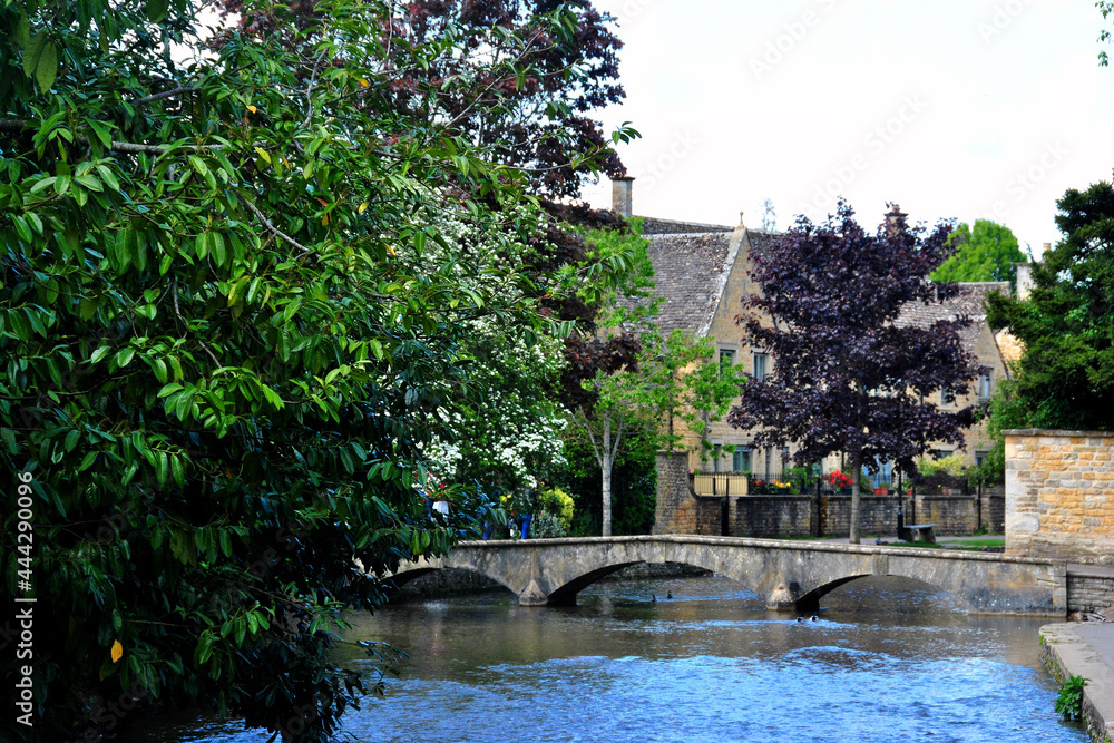 Naklejka premium Bourton on the Water River Windrush Cotswolds Gloucestershire