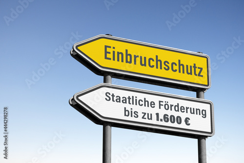 Einbruchschutz, staatliche Förderung, Wegweiser photo