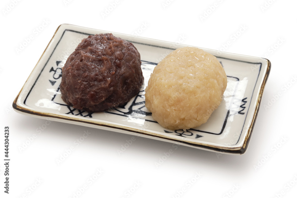 kohaku ohagi; pounded rice covered by sweetened red and white adzuki bean paste, japanese traditional dessert
kohaku ohagi; pounded rice covered by sweetened red and white adzuki bean paste, japanese traditional dessert