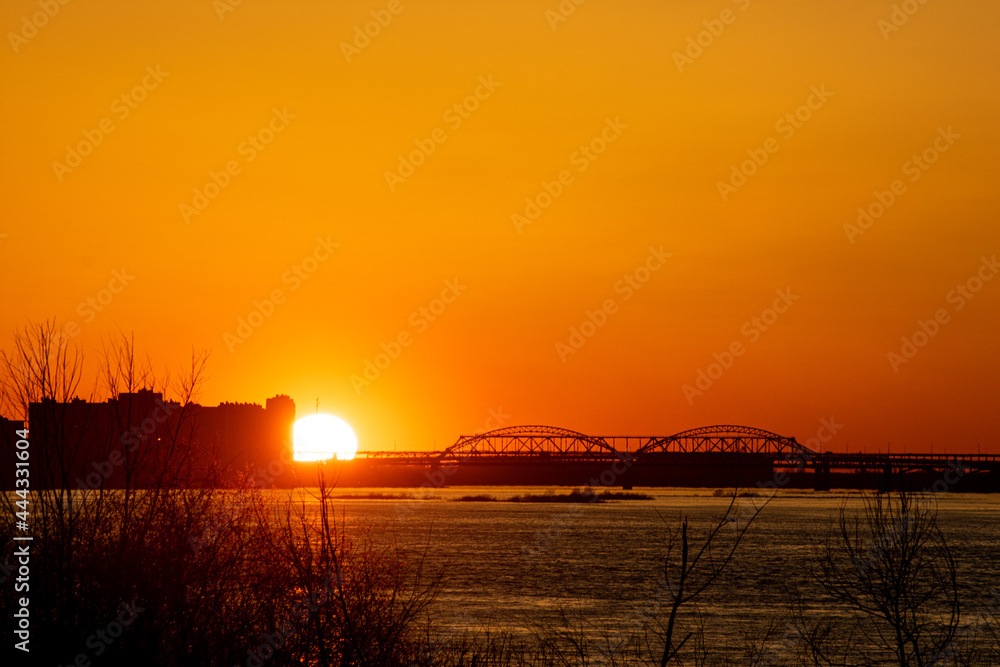 Obraz premium beautiful sunset on the River Volga. Nizhny Novgorod