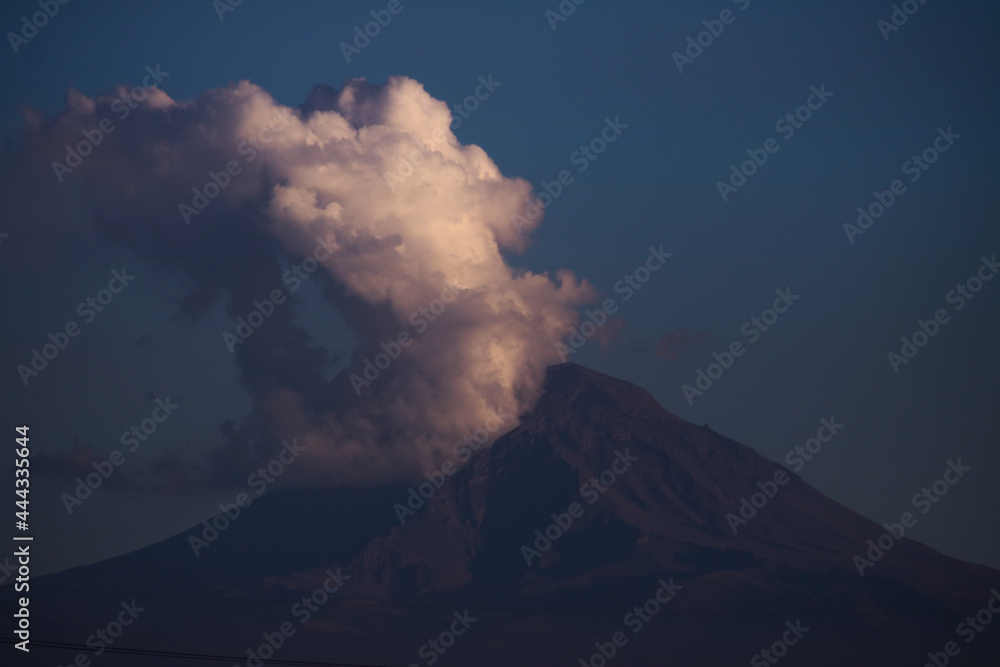 Fototapeta premium Mexican Volcano, Popocatépetl