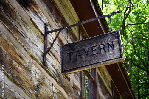 Φωτογραφία Wooden tavern sign hanging outside a log cabin