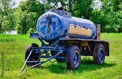 Wasserwagen Viehtränke Landwirtschaft © blende11.photo