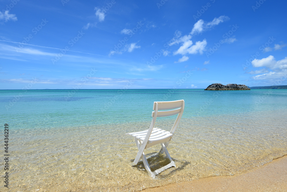 沖縄　美しい海の風景　バケーション