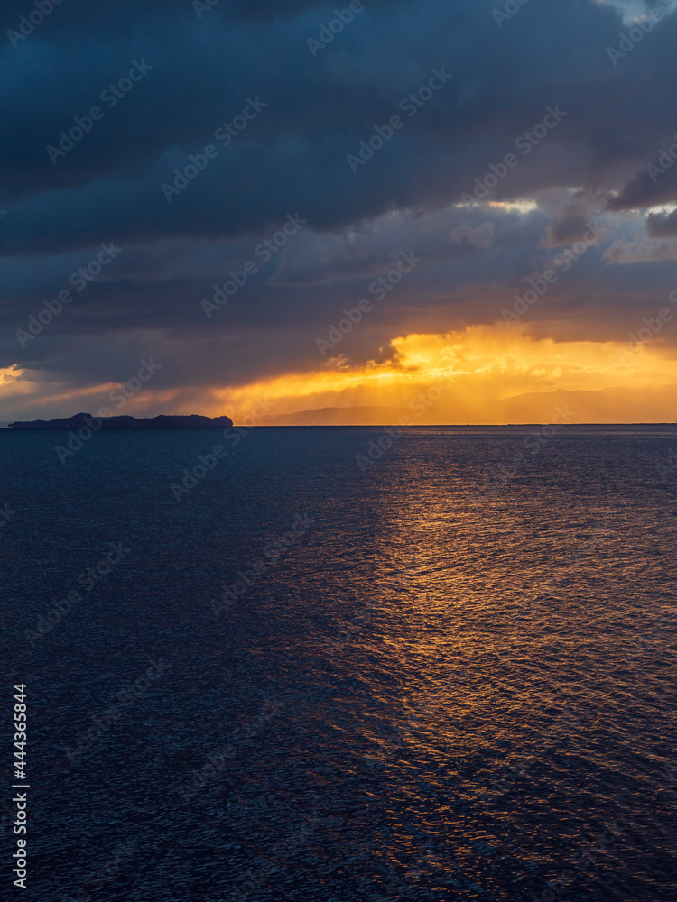 Obraz premium 呉市警固屋からの朝日