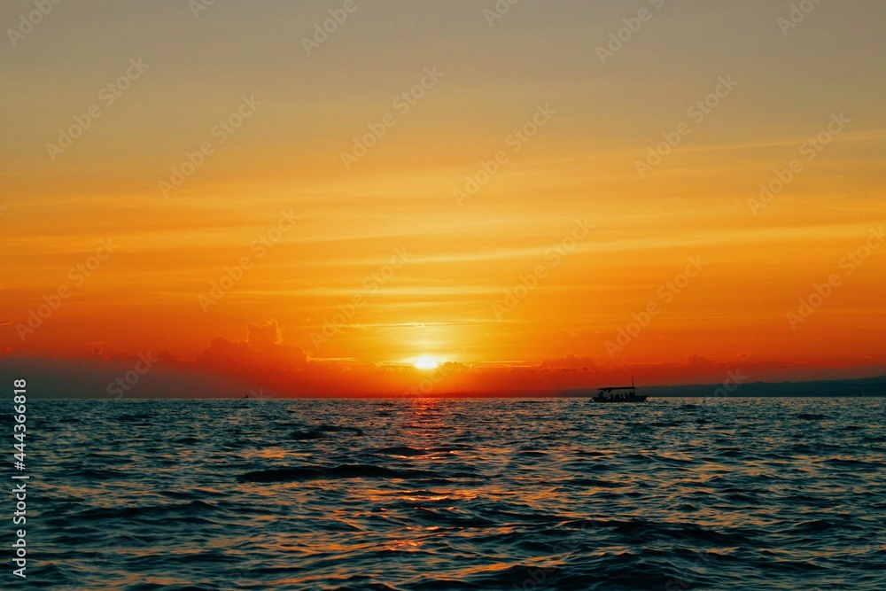 Obraz premium sunset over the sea