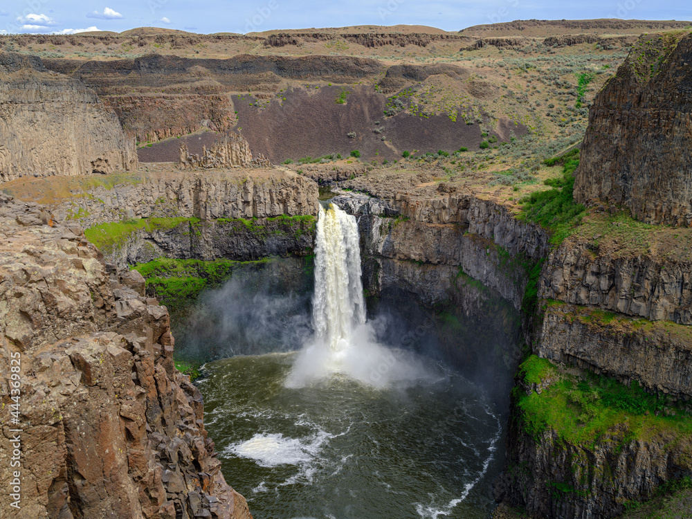 Ancient volcanic cliffs surround the waterfalls at Palouse Falls State Park, Washington, USA Ancient volcanic cliffs surround the waterfalls at Palouse Falls State Park, Washington, USA