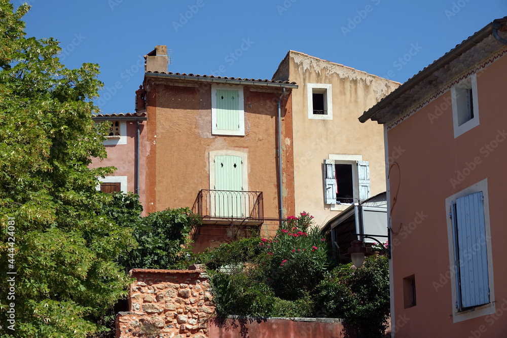 Bunte Häuser in Roussillon, Provence