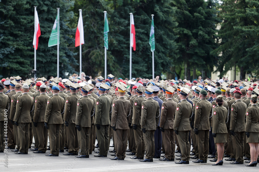 Promocja na stopień oficerski w wojsku polskim akademia wojsk lądowych wrocław.  - obrazy, fototapety, plakaty 