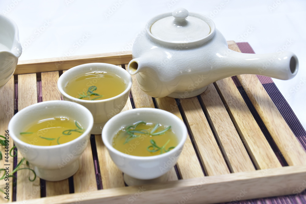 마음을 편안하게 해주는 허브차, 녹차, 다기세트 Stock-Foto | Adobe Stock