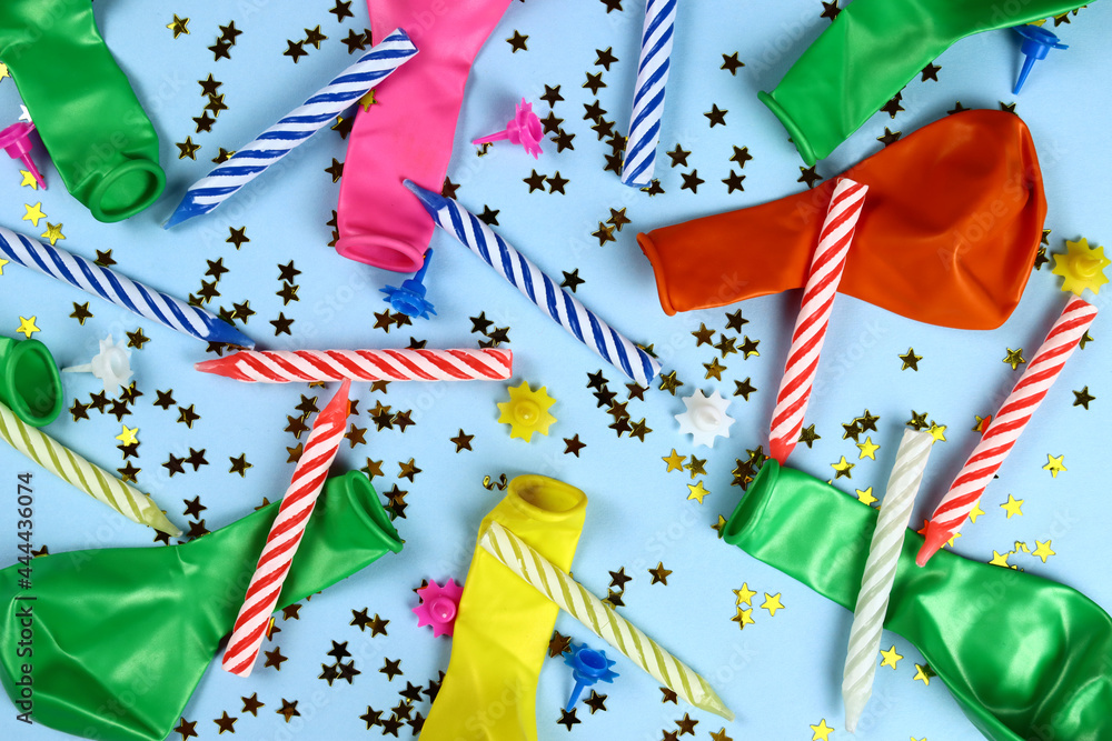 Obraz premium Birthday holiday decor on a blue background. A festive mockup.