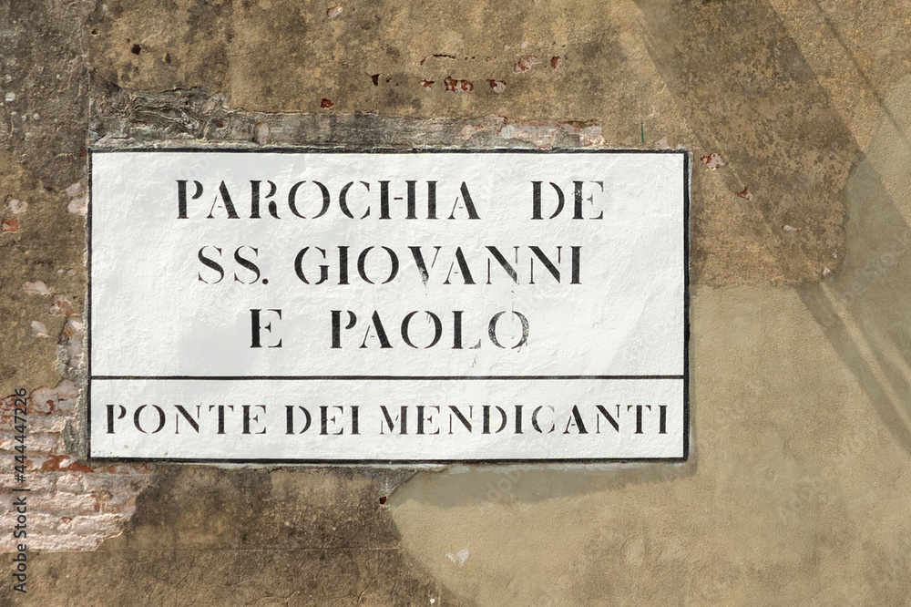 signage ponte dei Mendicanti - bridge of the business man - at the church San Giovanni signage ponte dei Mendicanti - bridge of the business man - at the church San Giovanni