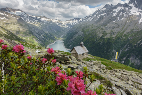 Blick zum Speicher Zillergründl im Zillertal in Tirol photo