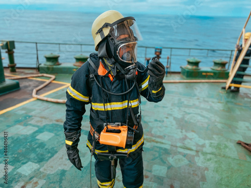 Foto fireman sea marine