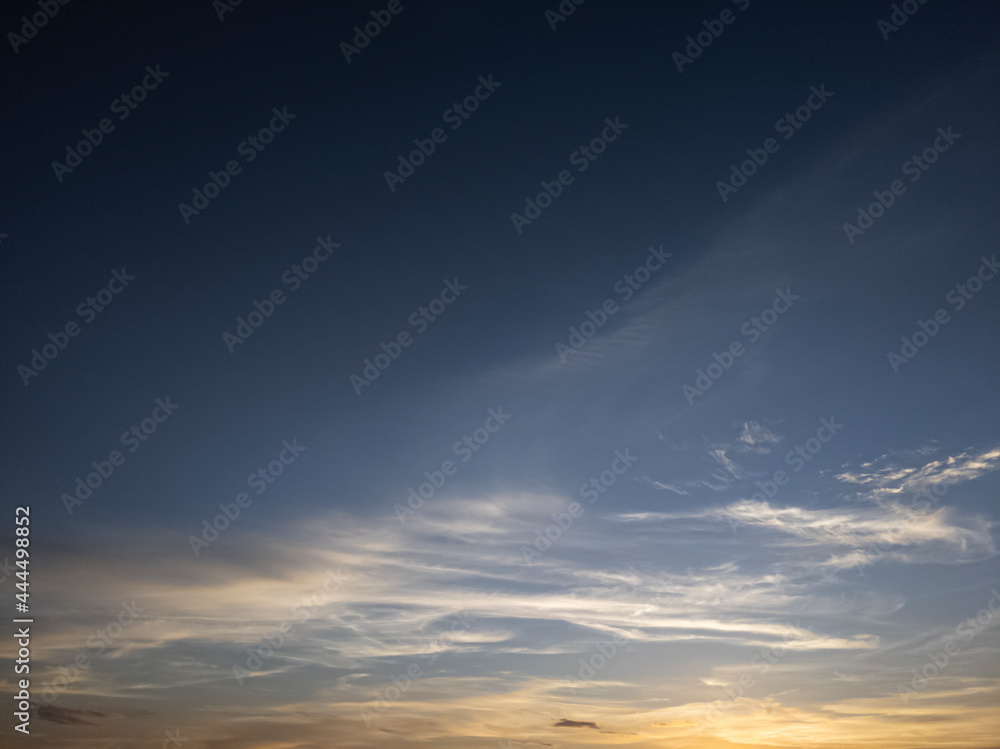 Obraz premium Dark sunset sky on West Lake in Hanoi, Vietnam