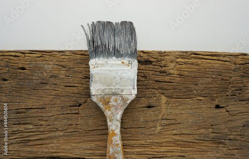 Quadro su tela Paint brushes placed on an old wooden board.