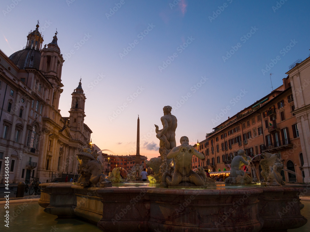 Roma, Piazza Navona con la luce del tramonto.