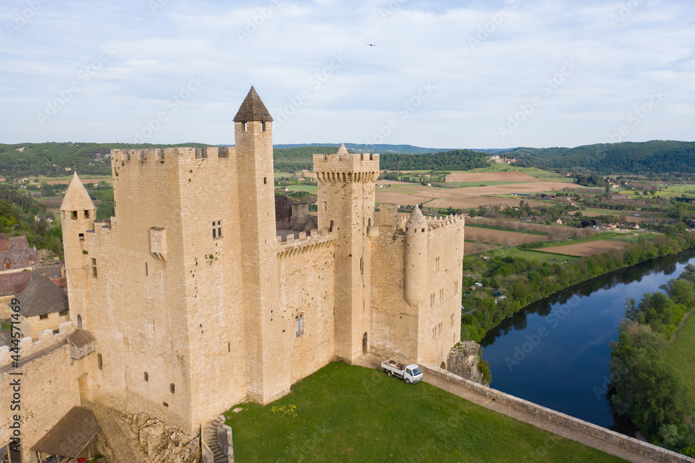 Obraz premium Vue aérienne du château de Beynac 