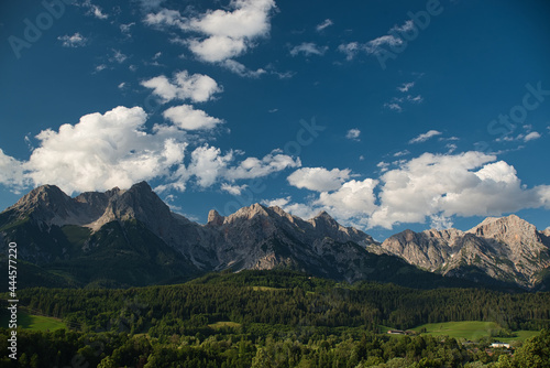 das steinerne meer unter blau himmel mit wolken in salzburg pinzgau österreich, steinernes meer under a blue sky with beautiful clouds austrian alps © speedster62