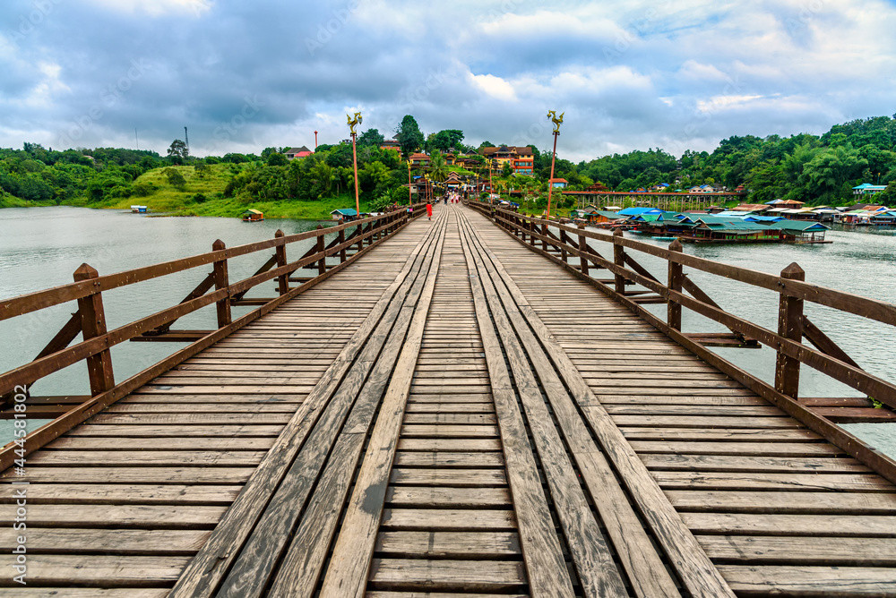 Fototapeta premium Mon Bridge or Longest wooden bridge in Sangklaburi Kanchanaburi, Thailand.