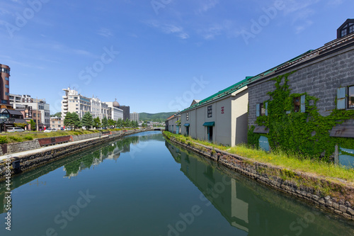 小樽運河、浅草橋街園から見る小樽運河 © bj_sozai