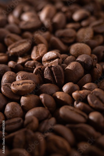 Raw and roasted coffee beans