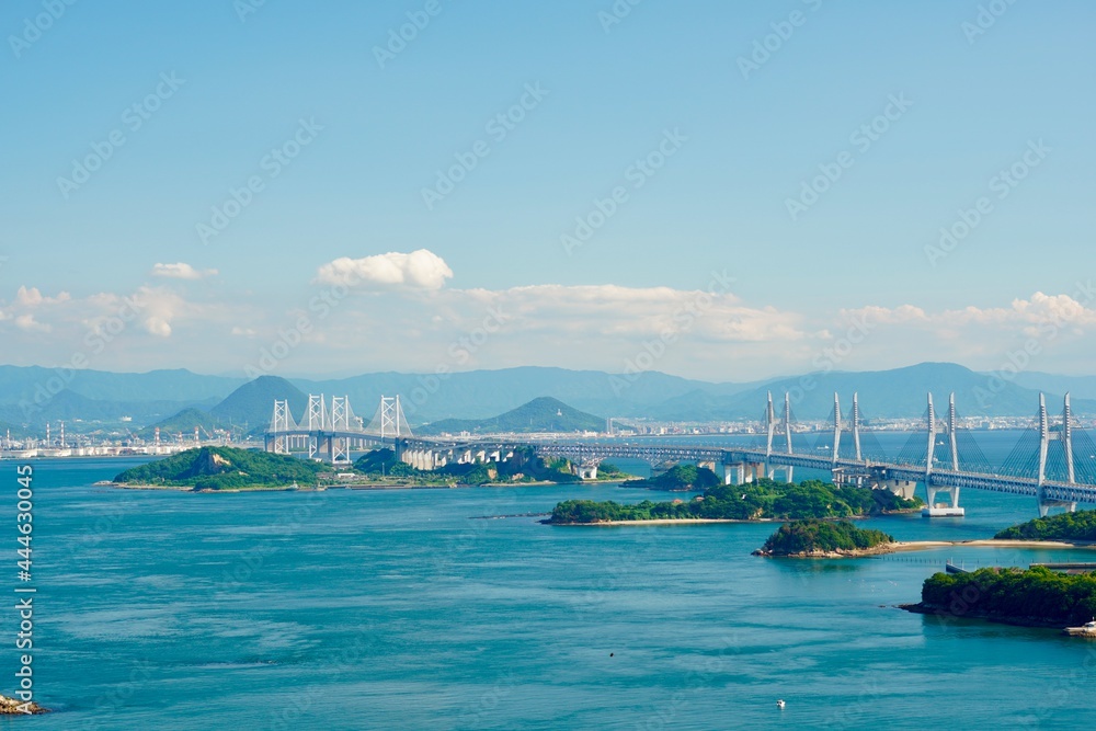 瀬戸内海と橋のクローズアップ写真