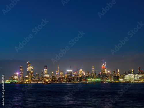 Night view of the famous Manhattan skyline