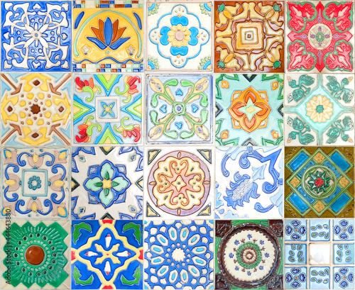 Fotografia Colorful mexican talavera ceramic tiles wall decoration texture background