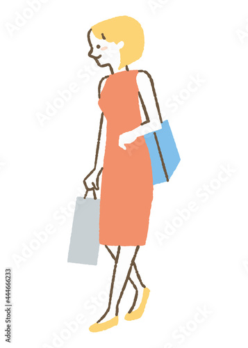 買い物しているワンピースを着た女性_色