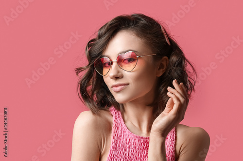 Beautiful young woman on co...