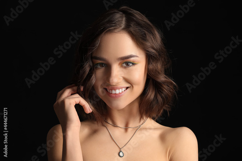 Beautiful young woman on da...