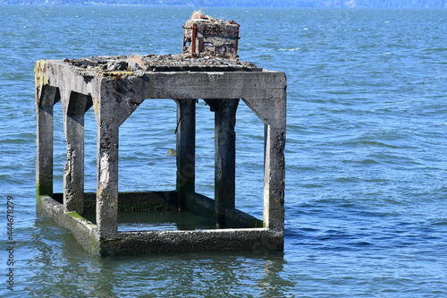 Εκτύπωση καμβά Concrete foundation withstands test of time.