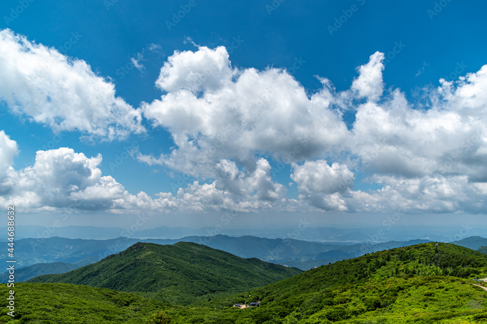 Obraz premium 지리산의 여름 Summer in Jirisan Mountain & Cumulus Clouds