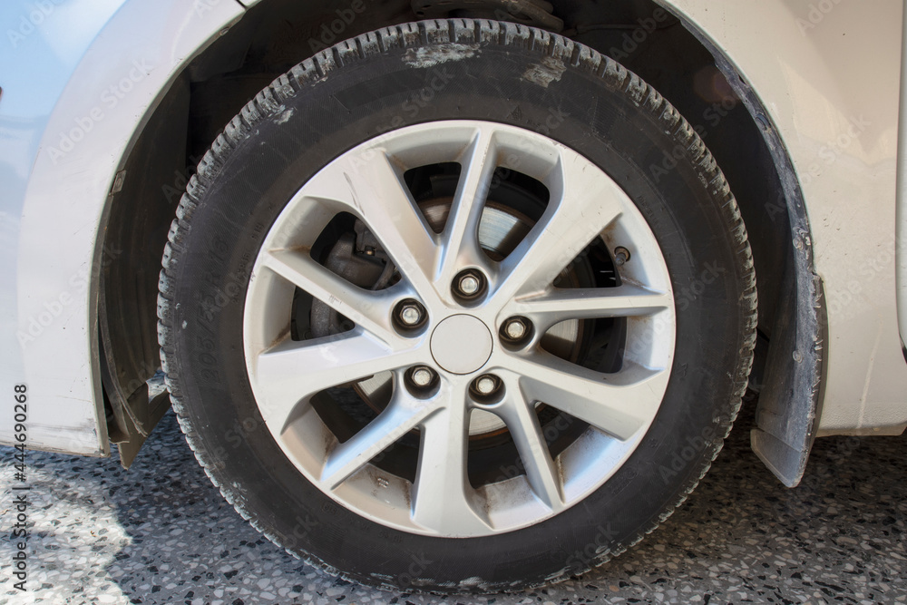 used car wheel and hubcaps