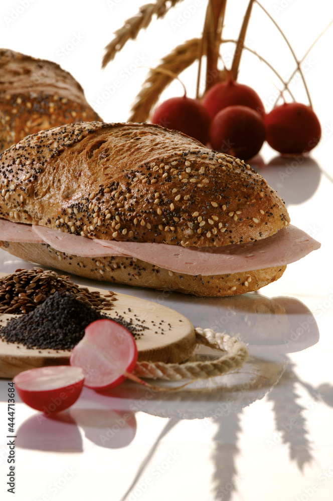 Körnerquarkstange, Snack, Imbiss, Brötchen, Wurst, belegt, Belag ...