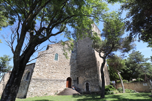 La collegiale Saint Martin, vue de l'exterieur, ville de Bollene, département du Vaucluse, France