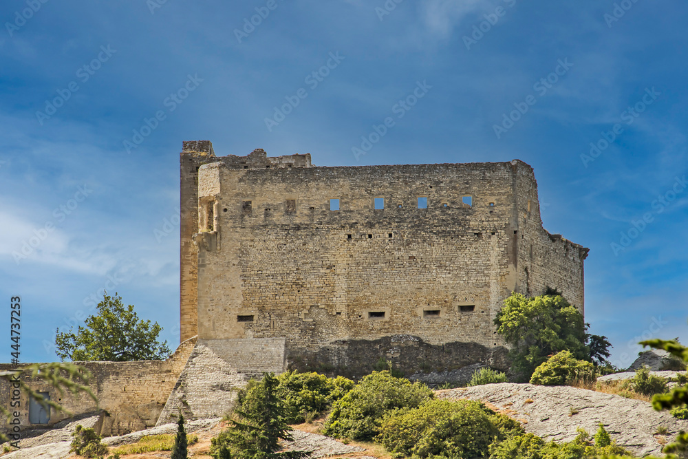 vue du château Comtal à Vaison-la-Romaine	